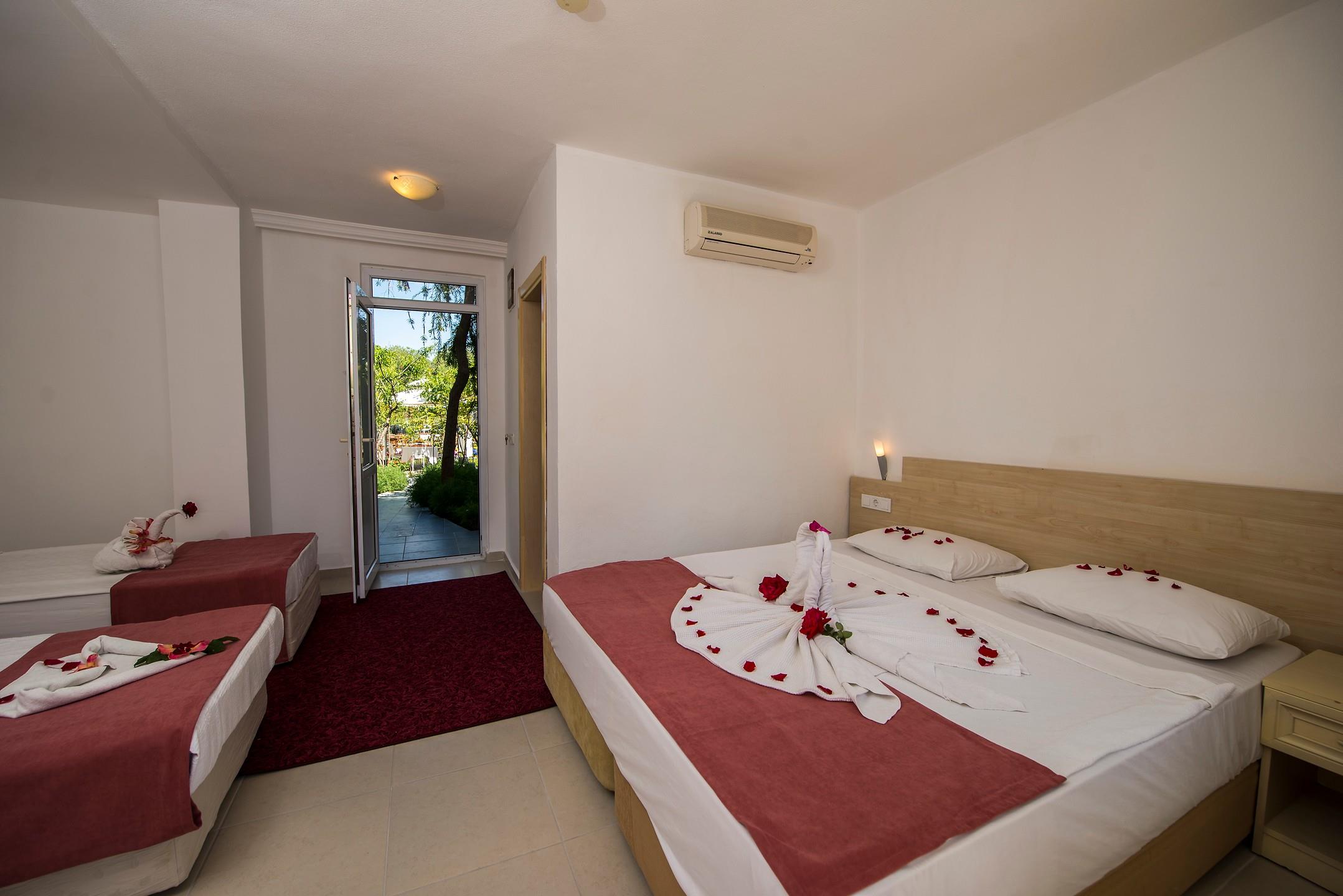 Elis beach hotel. Фото elis beach. Сиде tani eli отель. Фото elis beach. Эллисон элис адлер.