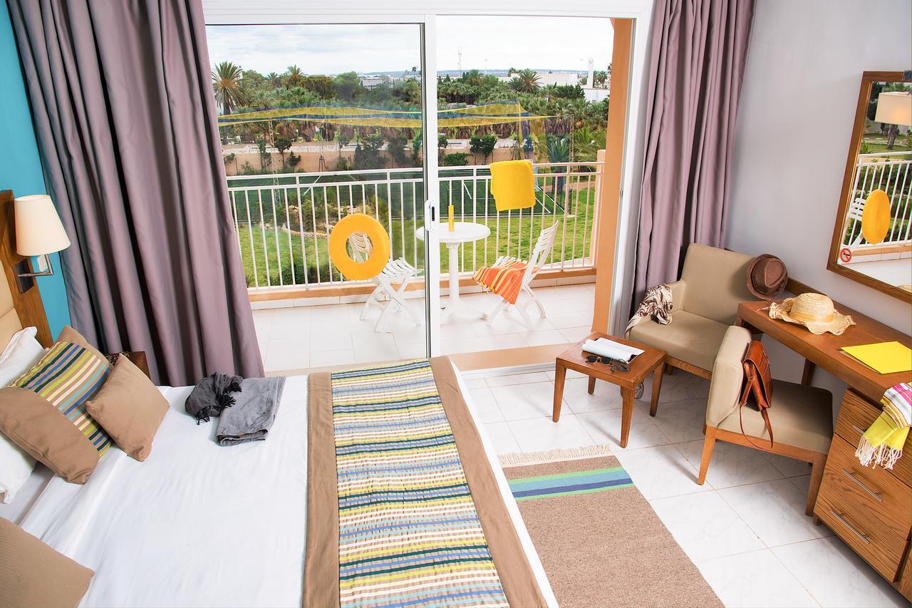 Tui magic life. Тунис отель Мэджик Фэмили. TUI Magic Life Skanes 4*. Тунис Magic Skanes Family 4*. TUI,Magic Life Skanes еда.