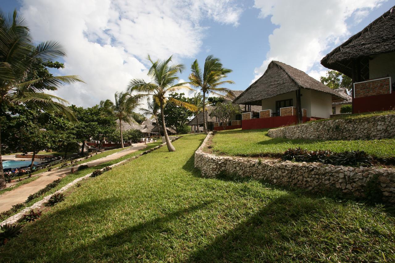 Cap city of tanzania. Karafuu отель Занзибар. Karafuu Beach Resort. Karafuu Beach Resort Spa 5.