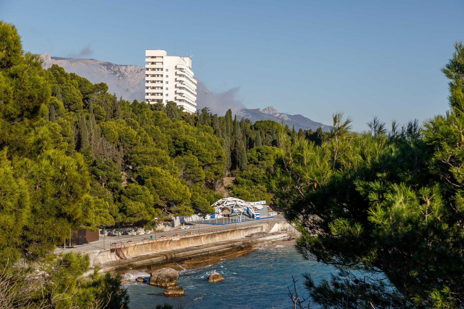 Санаторий в ялте мисхор санаторий. Ялта кореиз санаторий ай петри. Санаторий айвазовское алушта. Партенит алушта. Санаторий ай-петри кореиз.