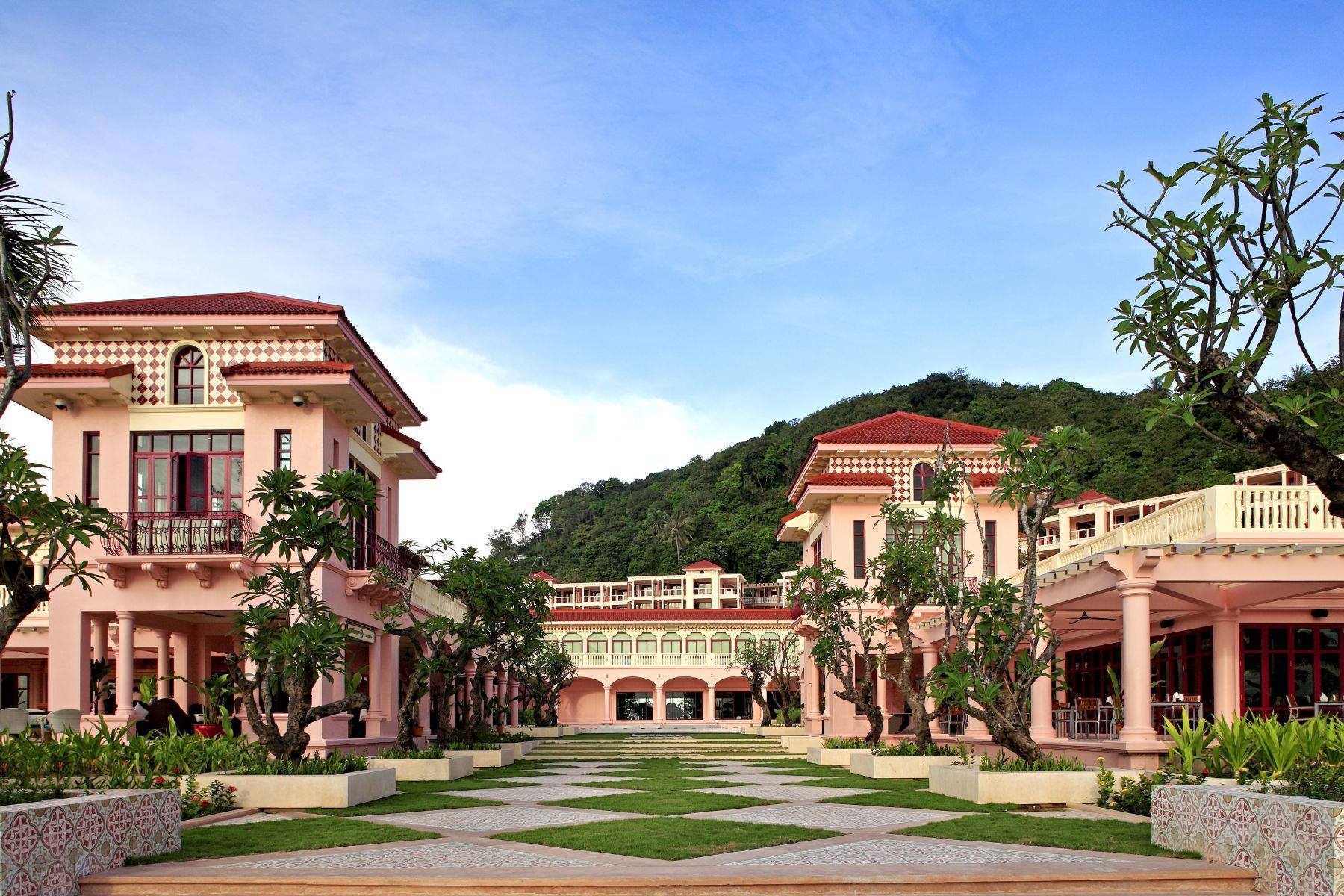 Grand resort phuket. Центара Гранд Пхукет. Центара Гранд Бич Пхукет 5. Отель Centara Grand Beach Resort Phuket. Centara Grand Beach Resort Phuket - Sha Plus.