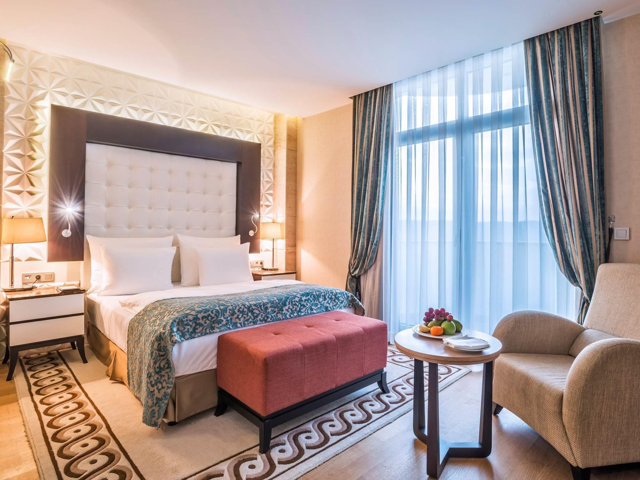 Baku city hotel. Pullman Hotel Baku 5. Кемпински Баку отель. Badamdar Baku. Отель Баку Азербайджан.